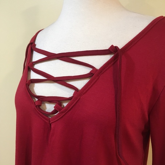 Hooded Lace Up Sharkbite Hem High Low Top Burgundy - Picture 4 of 5